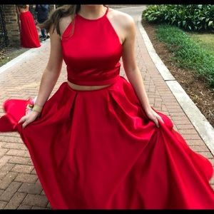 Sherri Hill 2-piece prom dress, size 6. It has pockets!
